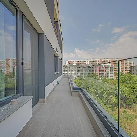 Noar - Free Parking - Metro Access